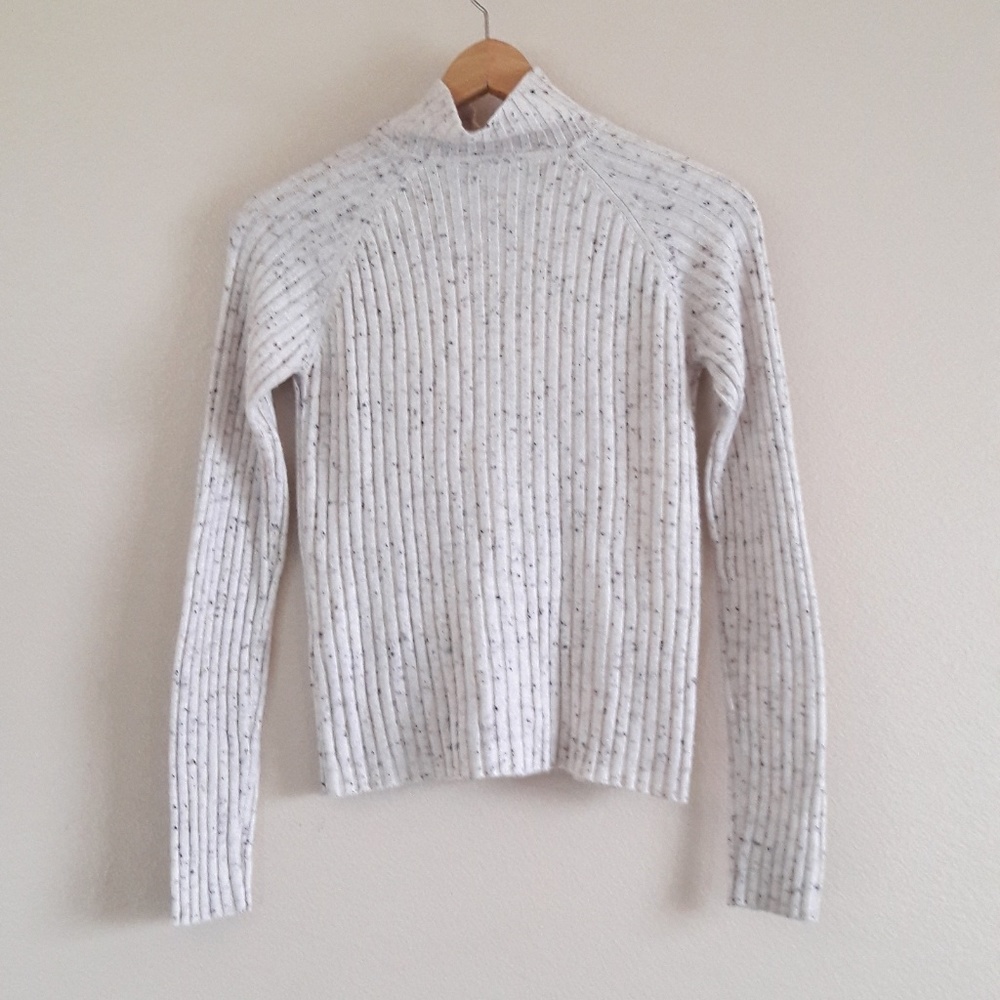 ❌SOLD❌Tommy Hilfiger Turtleneck Knit Sweater - Picture 2 of 4